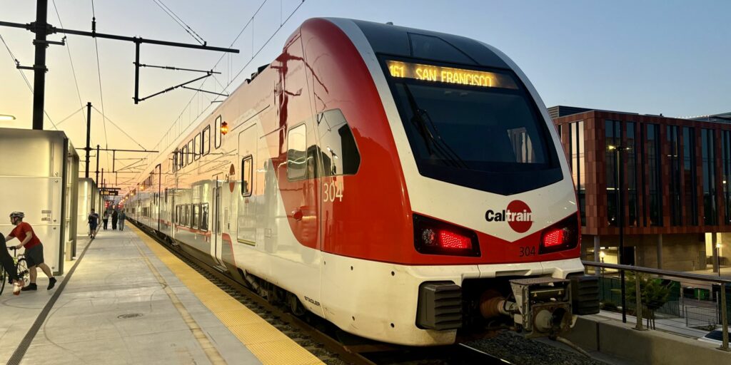 Caltrain KISS multiple unit at Hillsdale Station.