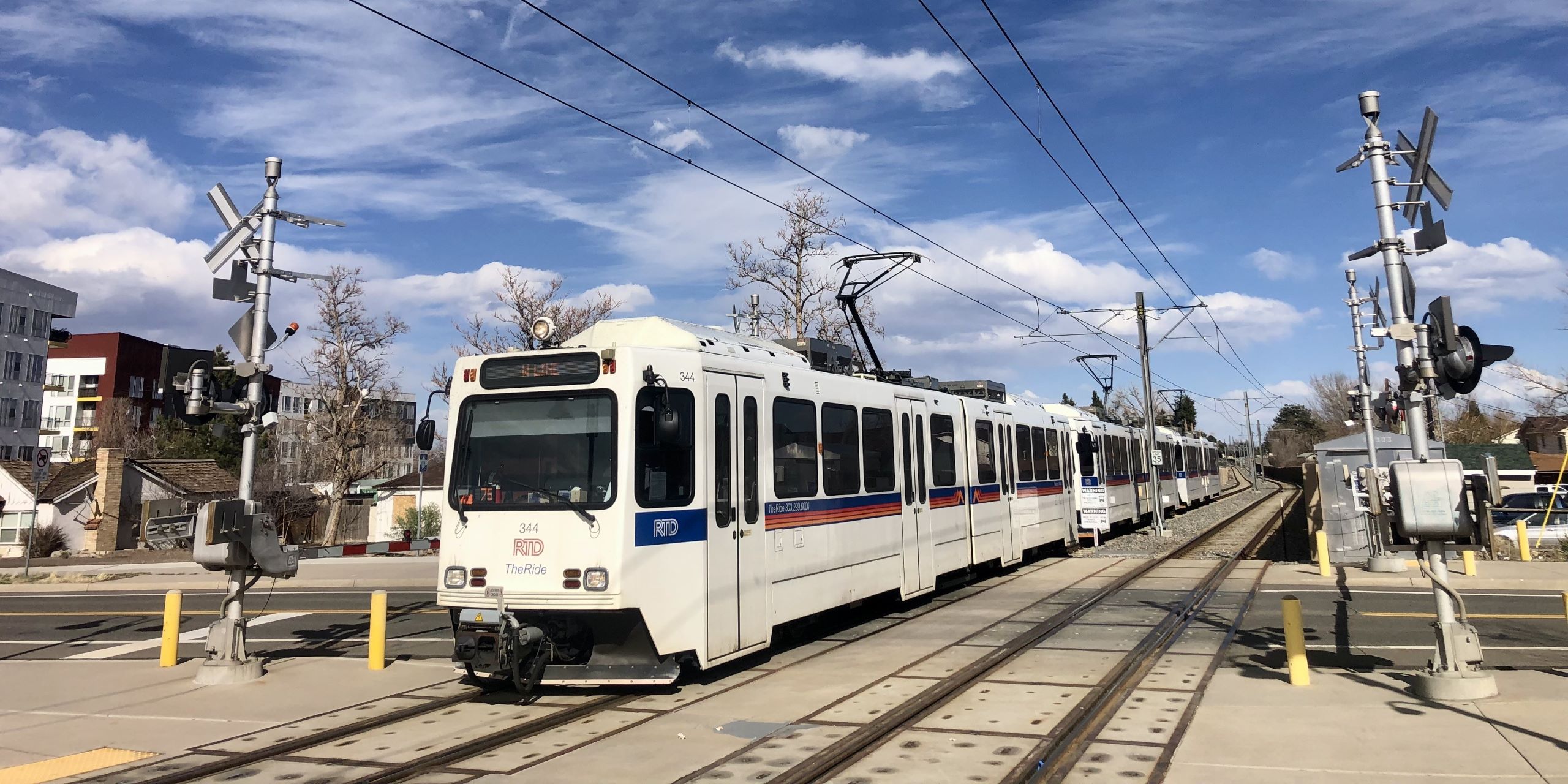 W Line train at Oak Station.